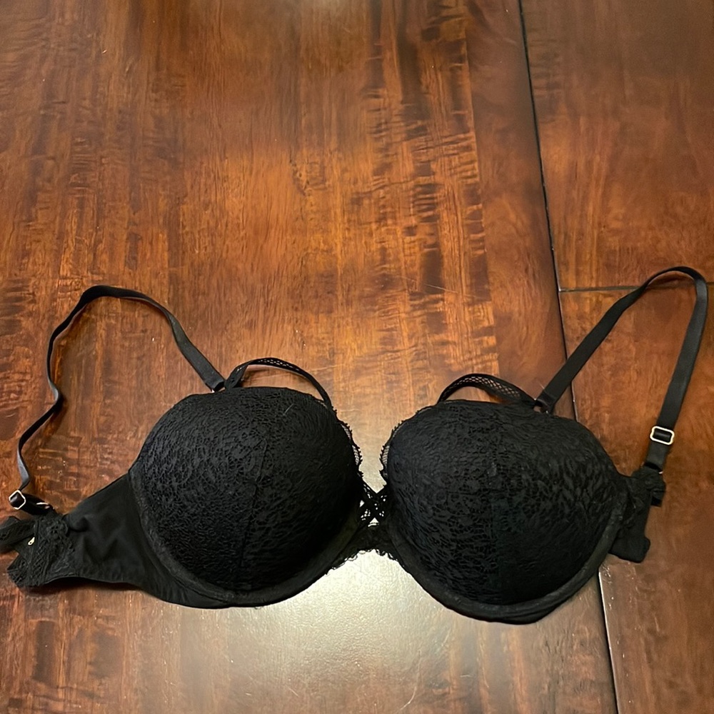 Victoria Secret black lace push up bra with criss cross straps - 32DD